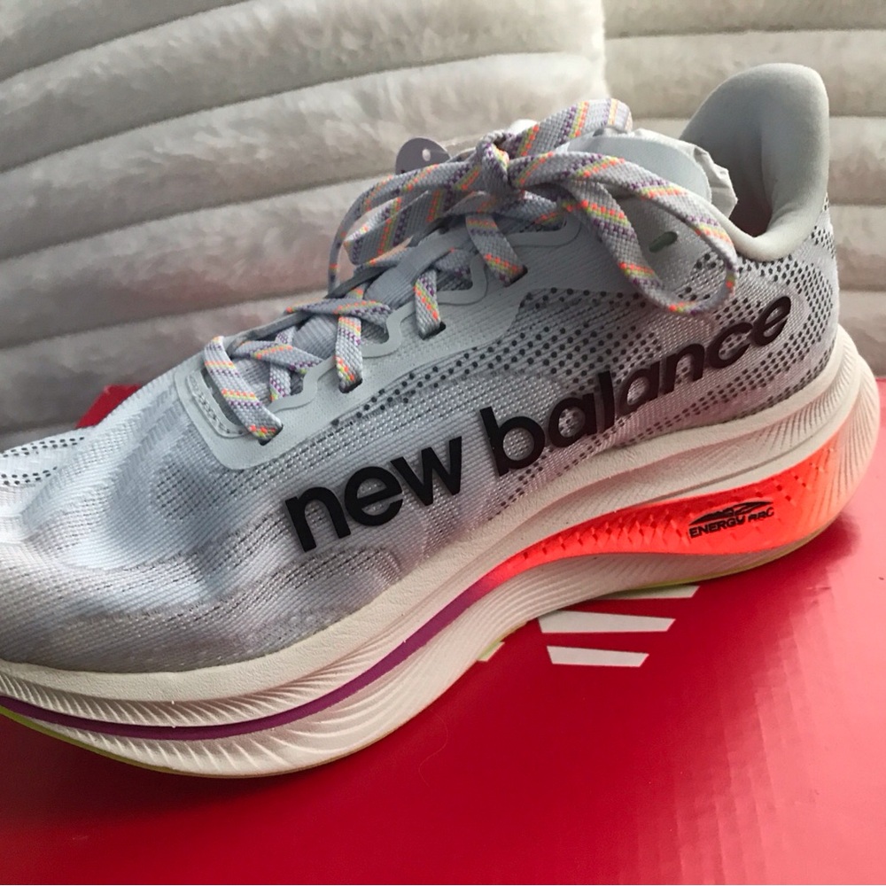 New Balance Womens FuelCell Supercomp Trainer V2